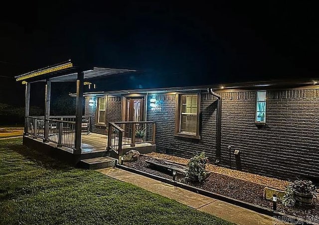 exterior space featuring a lawn