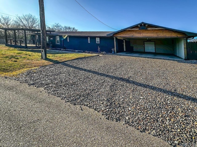 view of front of home with driveway and a carport
