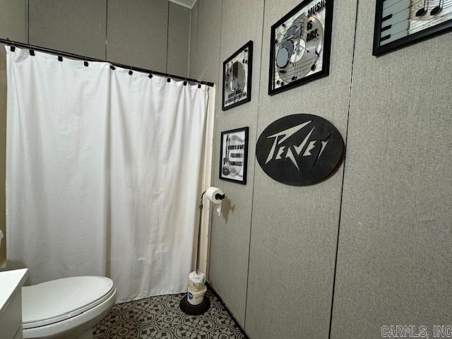 107 N Marr St, Pocahontas, AR 72455 - bathroom with a shower with shower curtain, toilet, vanity, and tile patterned floors
