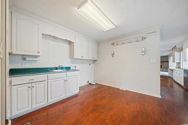 118 Grandview Dr, Hot Springs, AR 71913 - kitchen featuring dark wood finished floors, a sink, crown molding, baseboards, and white cabinetry