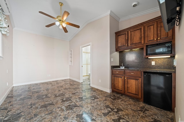 118 Grandview Dr, Hot Springs, AR 71913 - kitchen featuring tasteful backsplash, vaulted ceiling, baseboards, a ceiling fan, and black appliances