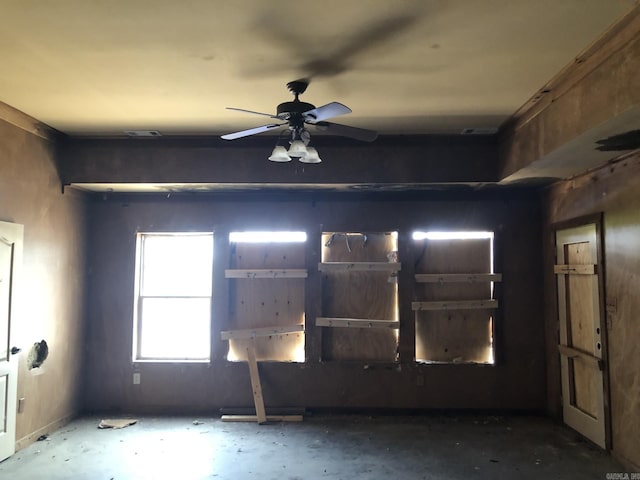 empty room with visible vents and ceiling fan
