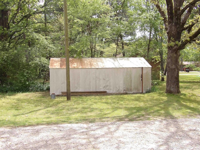 view of outbuilding featuring an outbuilding