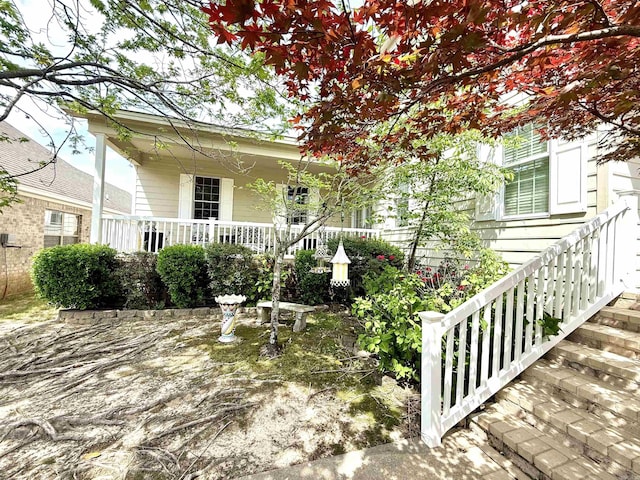 2308 Saxony Blvd, Searcy, AR 72143 - view of front facade with a porch