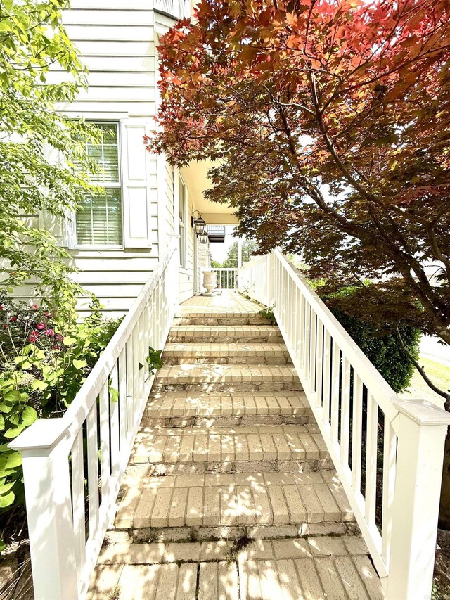 2308 Saxony Blvd, Searcy, AR 72143 - exterior space featuring a porch