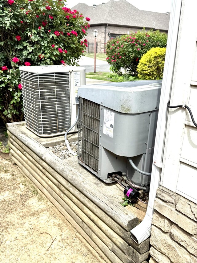 2308 Saxony Blvd, Searcy, AR 72143 - details featuring cooling unit