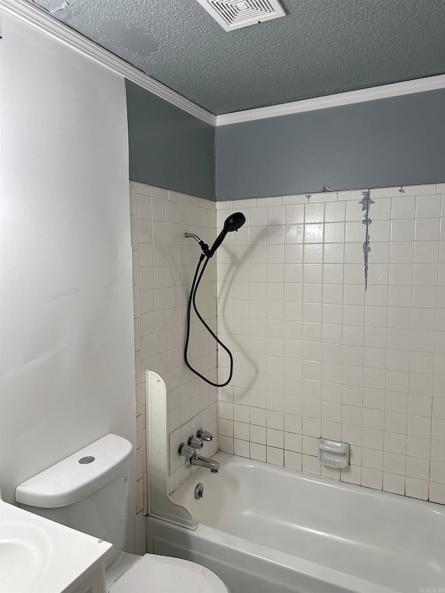 bathroom featuring a textured ceiling, toilet, shower / bathtub combination, visible vents, and ornamental molding