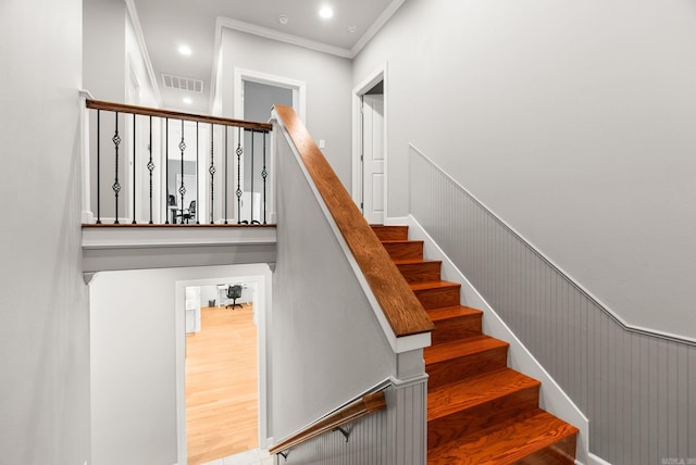staircase with crown molding, visible vents, and recessed lighting