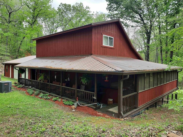 3986 Oak Grove Loop, Mountain View, AR 72560 - farmhouse featuring metal roof and central AC unit