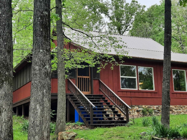 3986 Oak Grove Loop, Mountain View, AR 72560 - back of property with stairs and metal roof