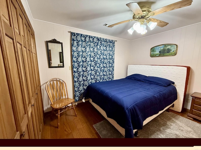 3986 Oak Grove Loop, Mountain View, AR 72560 - bedroom featuring wood finished floors, visible vents, crown molding, and ceiling fan