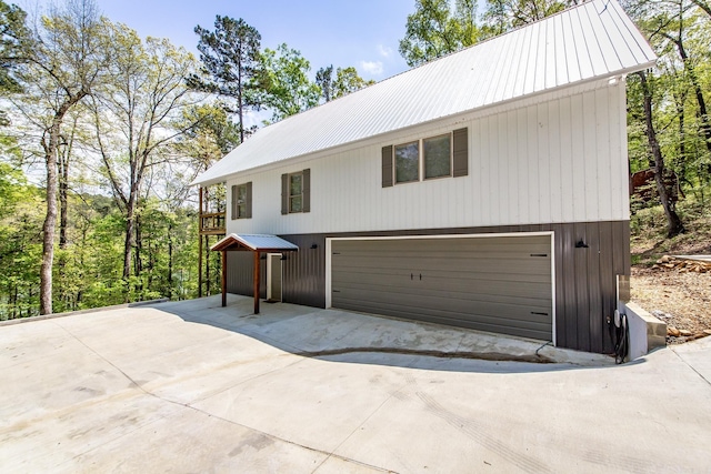 93 Pocahontas Ln, Greers Ferry, AR 72067 - view of front of property featuring a detached garage and metal roof