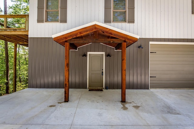 93 Pocahontas Ln, Greers Ferry, AR 72067 - property entrance featuring a garage