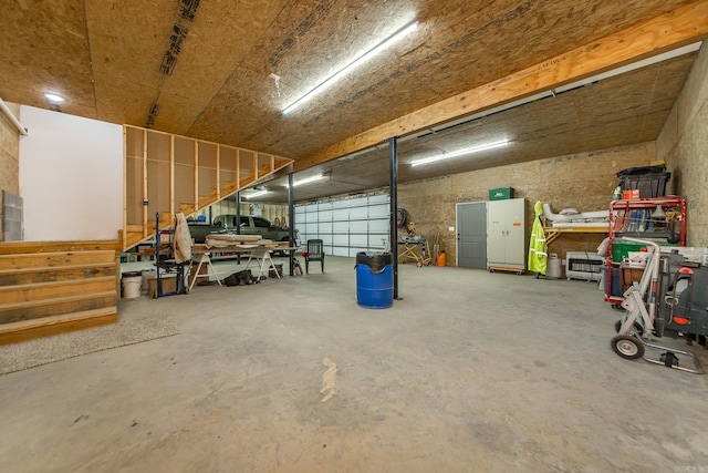 93 Pocahontas Ln, Greers Ferry, AR 72067 - garage with a workshop area