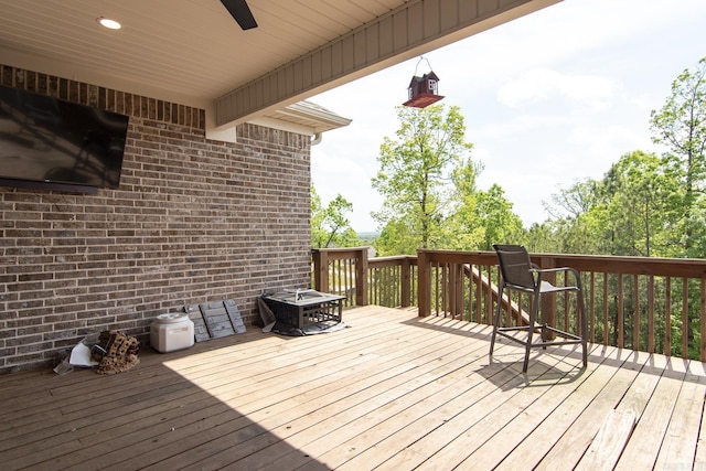 deck with ceiling fan