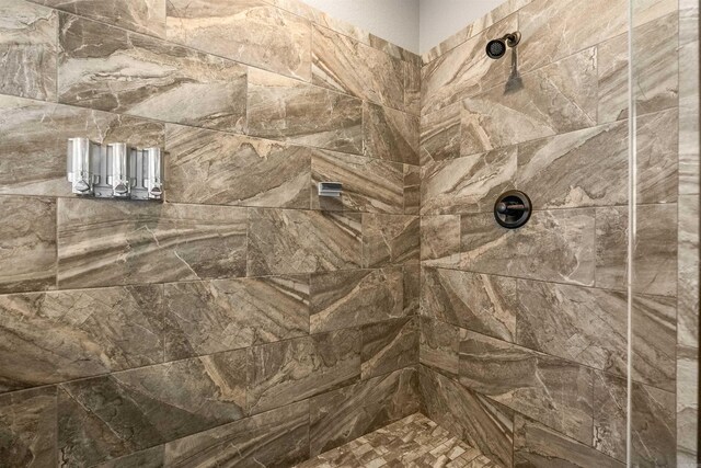 8908 Stillwater Rd, Sherwood, AR 72120 - interior details with tiled shower