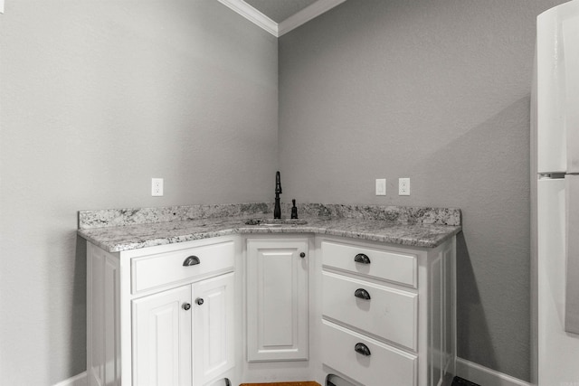 8908 Stillwater Rd, Sherwood, AR 72120 - bathroom featuring baseboards, a sink, and ornamental molding