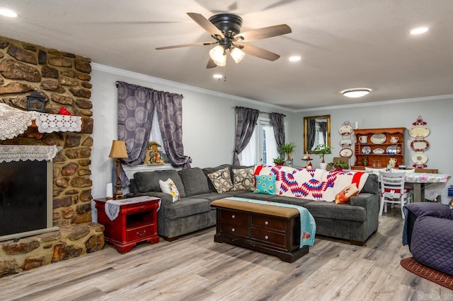 living room featuring ceiling fan, ornamental molding, wood finished floors, and recessed lighting