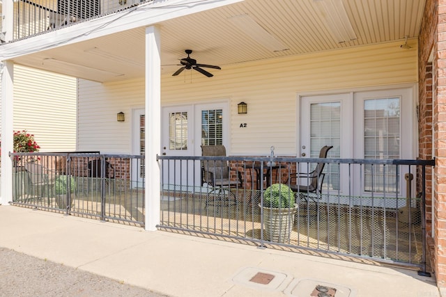view of patio / terrace featuring fence, a ceiling fan, and covered porch