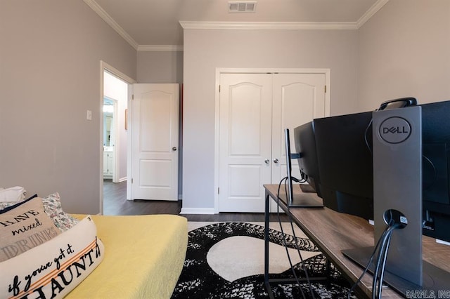 bedroom with dark wood-style floors, baseboards, visible vents, a closet, and crown molding