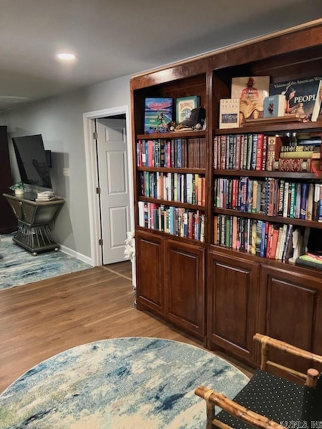 sitting room with recessed lighting, wood finished floors, and baseboards