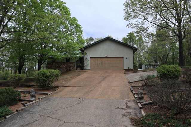 view of front facade with an attached garage and driveway