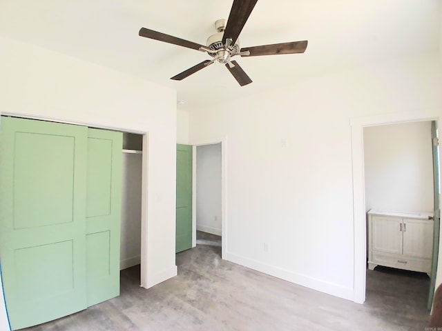 unfurnished bedroom with light wood finished floors, a closet, baseboards, and a ceiling fan