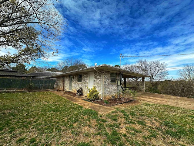 40 Sutton Ln, Batesville, AR 72501 - view of property exterior with brick siding, fence, a yard, and driveway