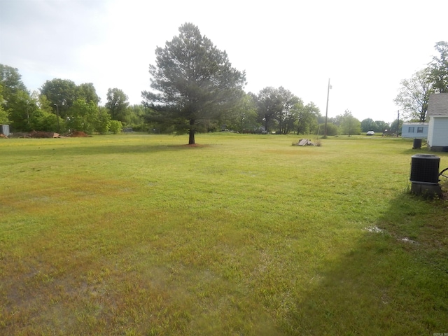 view of yard featuring central AC unit