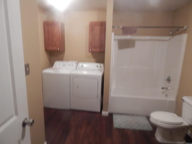 full bath with shower / bathtub combination, wood finished floors, toilet, and separate washer and dryer
