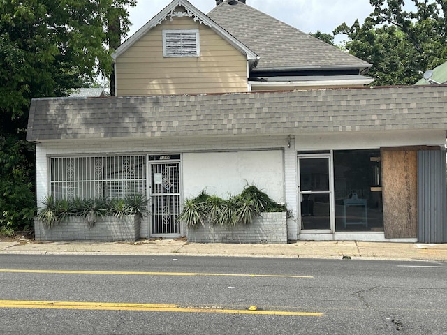 2 Brad St, Hot Springs, AR 71901 - view of front facade featuring a shingled roof