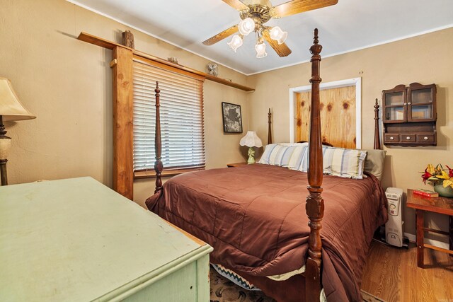 138 Ridge Rd, Houston, AR 72070 - bedroom with wood finished floors and a ceiling fan