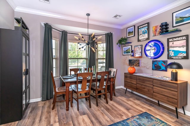 dining area with an inviting chandelier, baseboards, wood finished floors, and visible vents