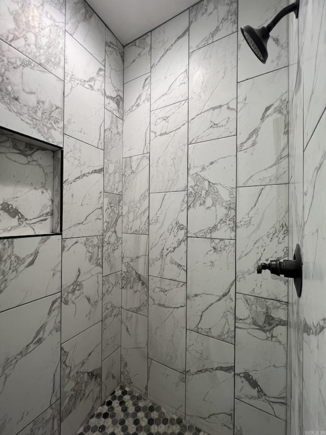 4406 Magee Dr, Texarkana, AR 71854 - full bath with a tile shower