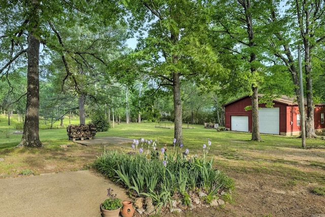 view of yard with an outdoor structure and a garage