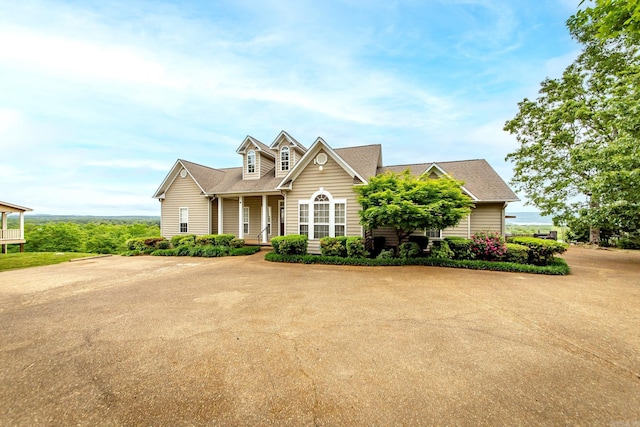 view of front of property featuring a shingled roof