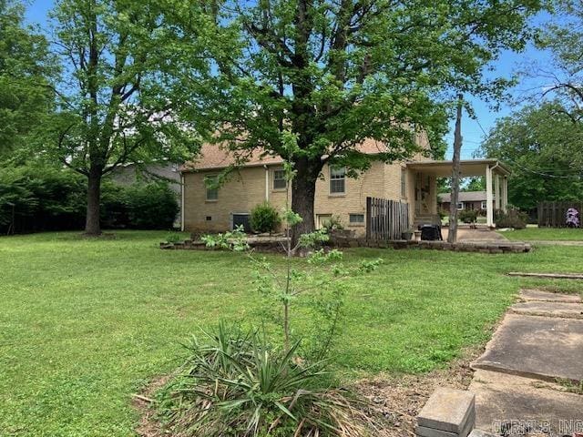 back of house featuring a lawn