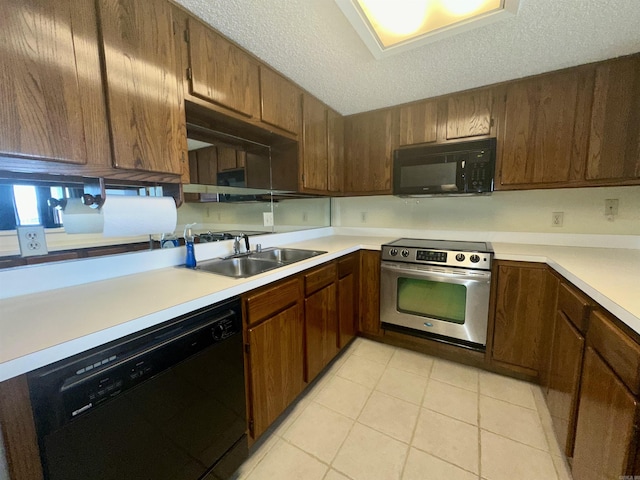 142 Lake Hamilton Dr Unit 204, Hot Springs, AR 71913 - kitchen with black appliances, a textured ceiling, light countertops, and a sink