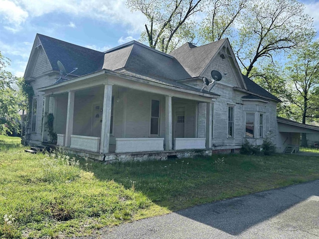 307 E Center Ave, Searcy, AR 72143 - view of front of house with covered porch, a front yard, and roof with shingles
