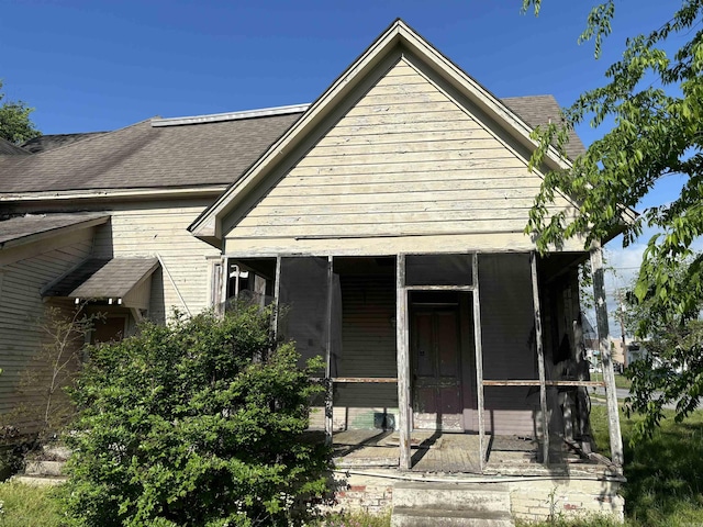 307 E Center Ave, Searcy, AR 72143 - view of front of house featuring a shingled roof