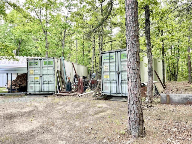 view of yard featuring a storage unit and an outdoor structure