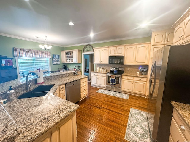 7 Samantha Cir, Searcy, AR 72143 - kitchen with tasteful backsplash, a sink, stainless steel appliances, ornamental molding, and a notable chandelier