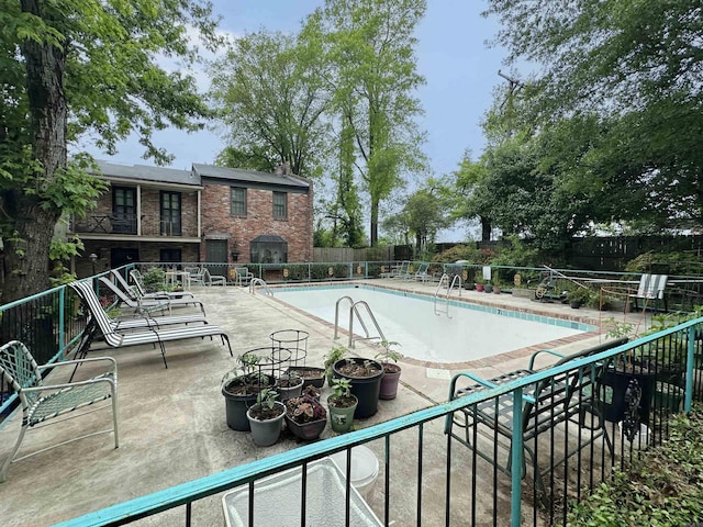 1919 Georgia Unit 7, Little Rock, AR 72207 - community pool with fence and a patio