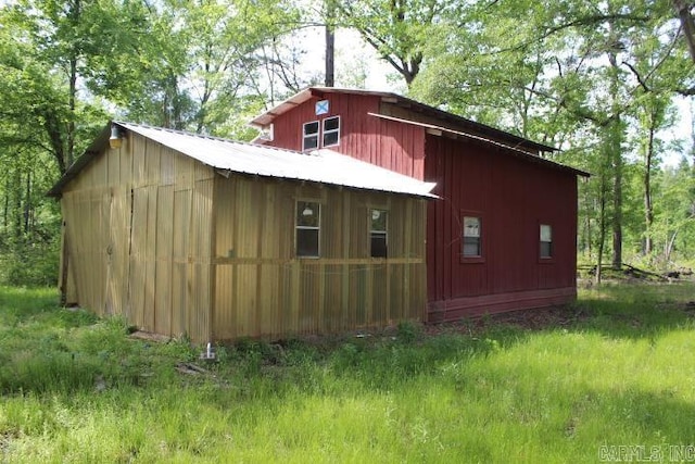 view of outdoor structure