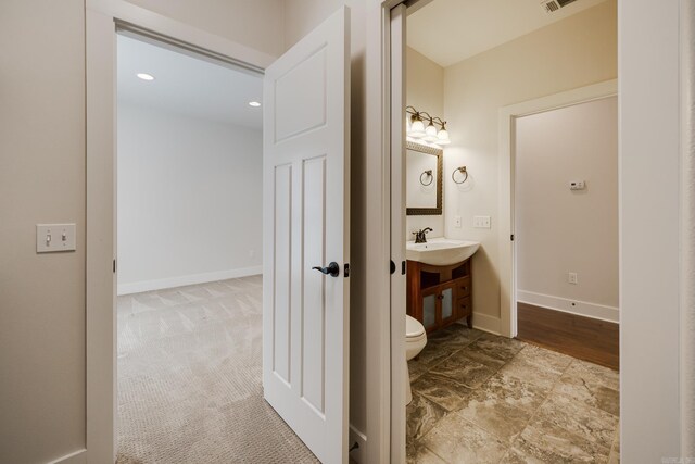 half bathroom featuring baseboards, recessed lighting, visible vents, and toilet