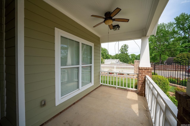 balcony featuring ceiling fan