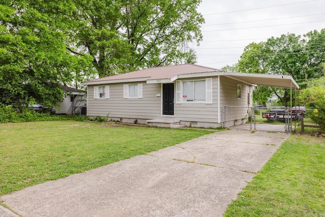 view of front of house with a front lawn, a gate, a carport, driveway, and metal roof