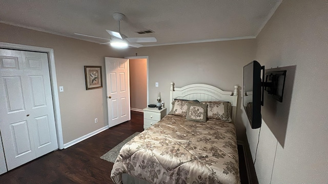 bedroom with visible vents, ornamental molding, wood finished floors, baseboards, and a ceiling fan