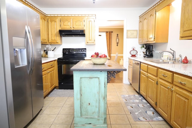 3302 Willow Ln, Paragould, AR 72450 - kitchen with appliances with stainless steel finishes, a sink, light countertops, range hood, and a kitchen island