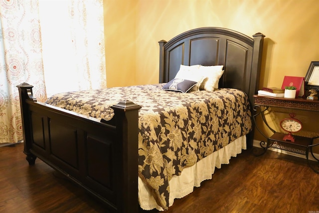 3302 Willow Ln, Paragould, AR 72450 - bedroom featuring dark wood-style floors